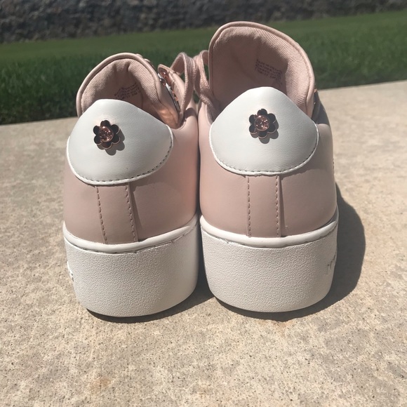 NEW Michael Kors fashion sneakers - Picture 5 of 7